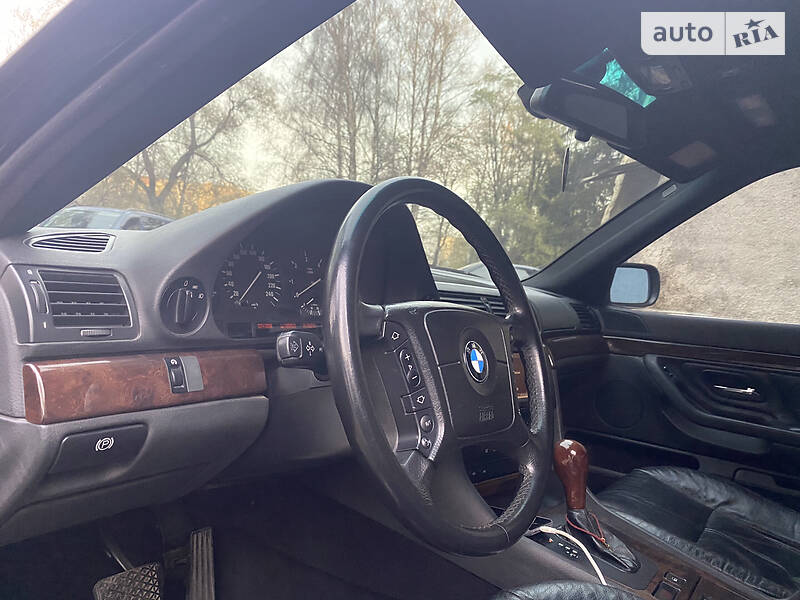 Седан BMW 7 Series 2001 в Черновцах