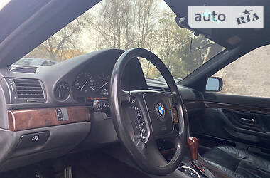 Седан BMW 7 Series 2001 в Черновцах