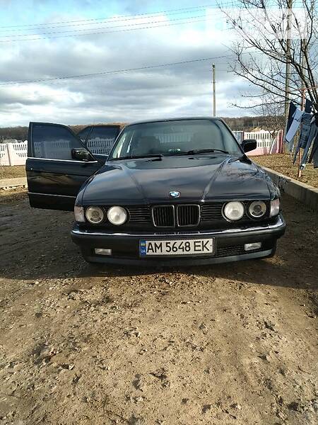 Седан BMW 7 Series 1990 в Ружине