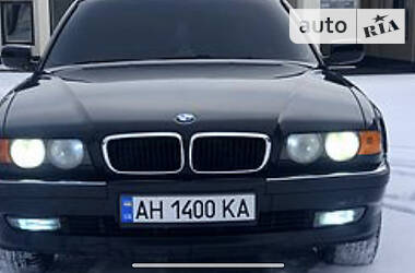 Седан BMW 7 Series 2000 в Бахмуті