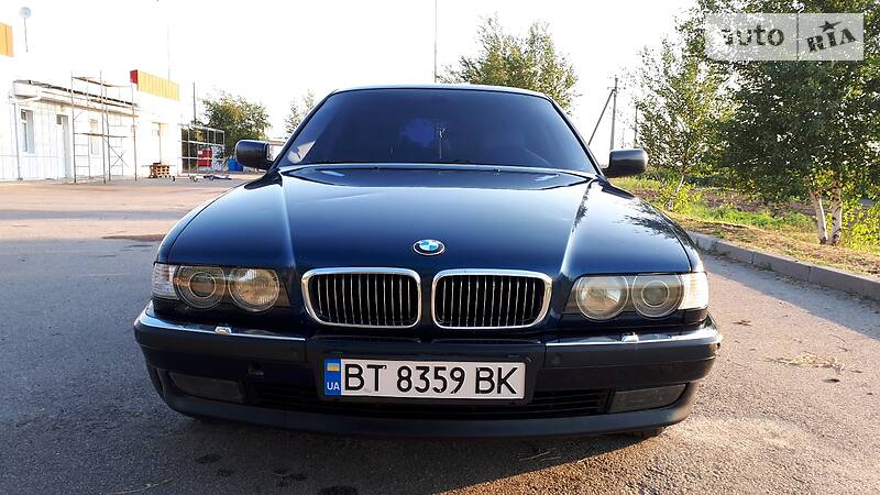 Седан BMW 7 Series 2000 в Каховке