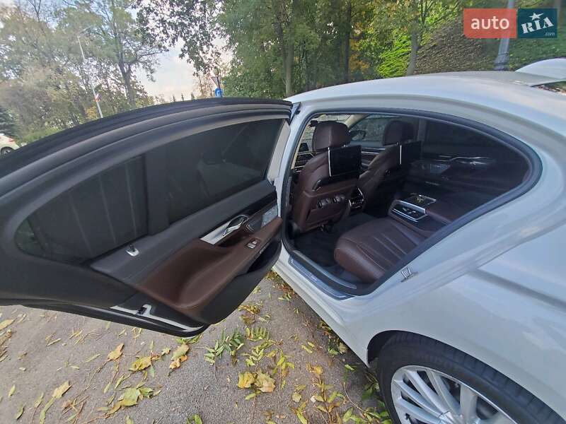 Седан BMW 7 Series 2015 в Києві