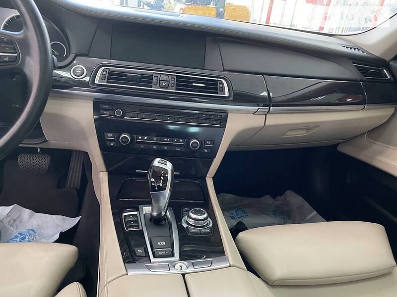 Седан BMW 7 Series 2010 в Одесі