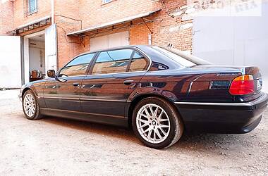 Седан BMW 7 Series 2000 в Виннице