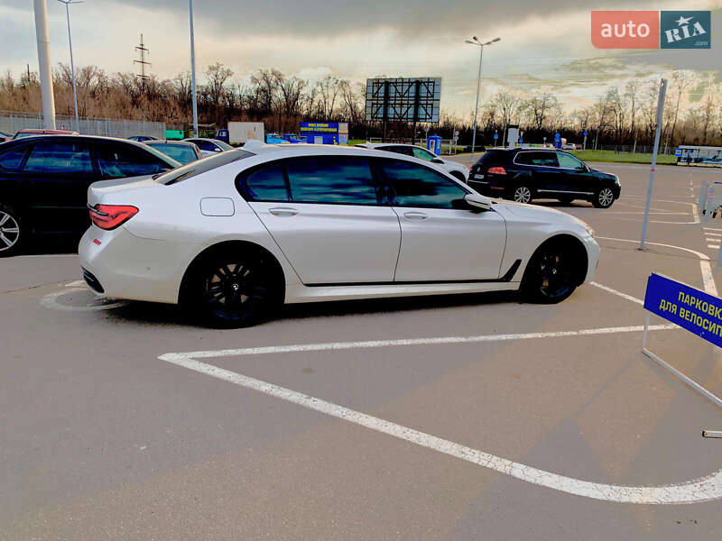 Седан BMW 7 Series 2016 в Ужгороде фото Седан BMW 7 Series 2016 в Ужгороде