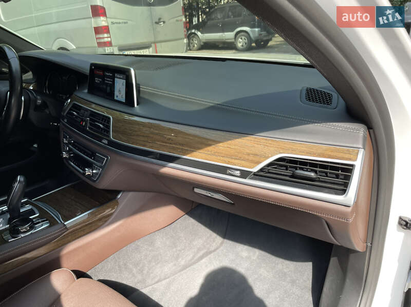 Седан BMW 7 Series 2016 в Ужгороде фото 16 Седан BMW 7 Series 2016 в Ужгороде