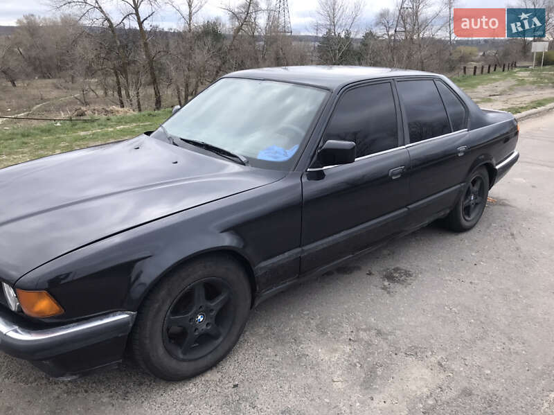 Седан BMW 7 Series 1987 в Каневі