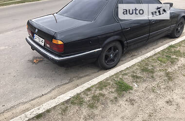 Седан BMW 7 Series 1987 в Каневі