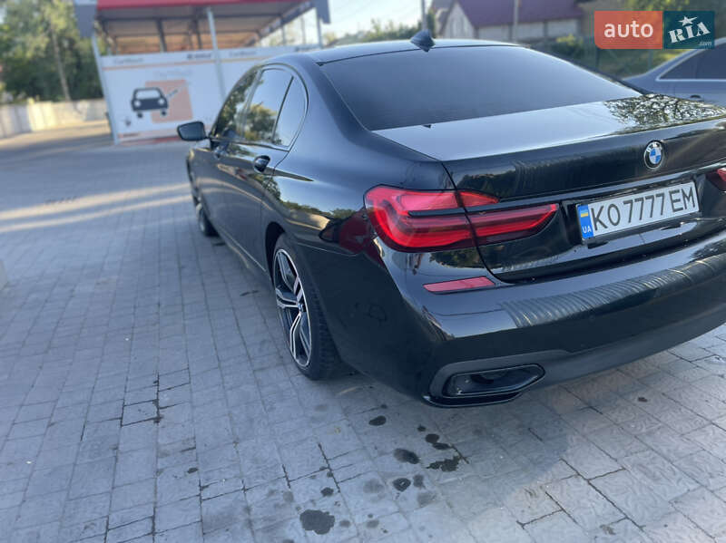 Седан BMW 7 Series 2015 в Ужгороде