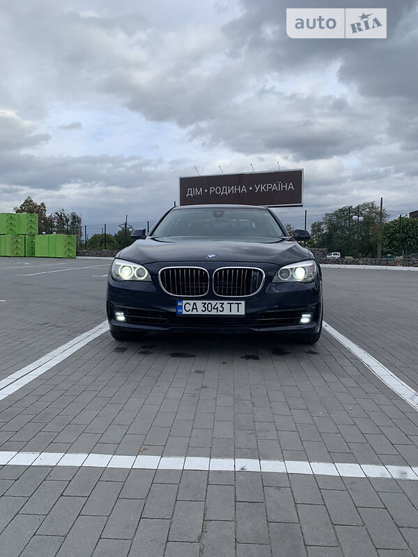 Седан BMW 7 Series 2013 в Умані