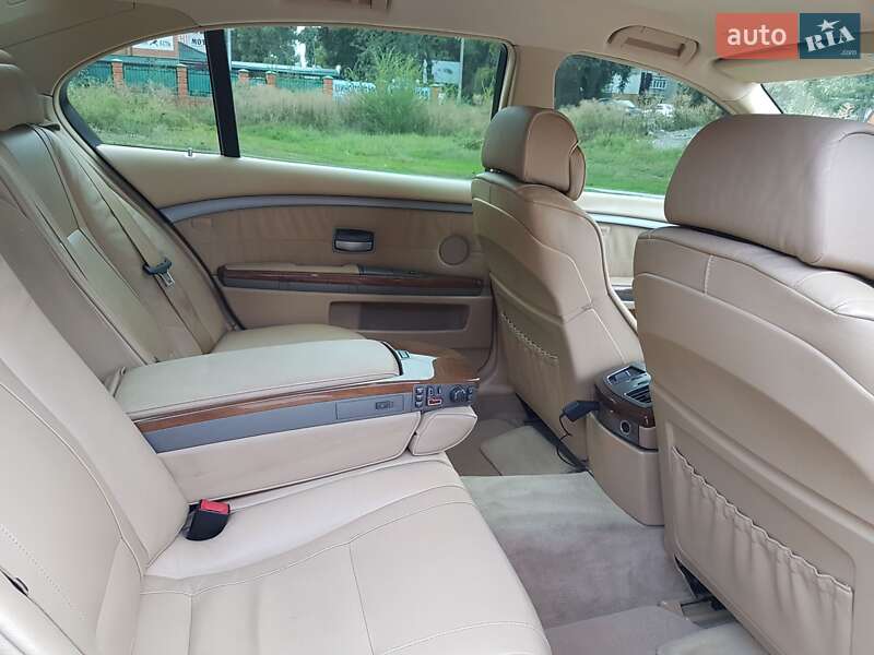 Седан BMW 7 Series 2003 в Новомосковську