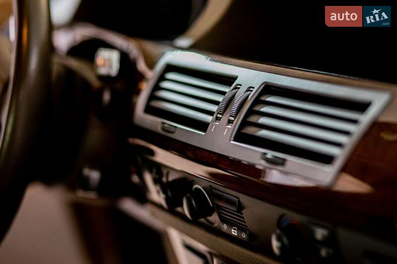 Седан BMW 7 Series 2003 в Новомосковську
