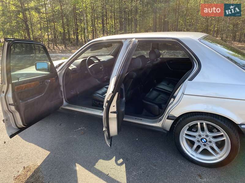 Седан BMW 7 Series 1993 в Киеве
