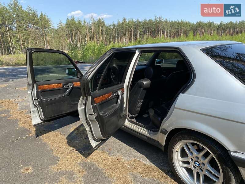 Седан BMW 7 Series 1993 в Киеве