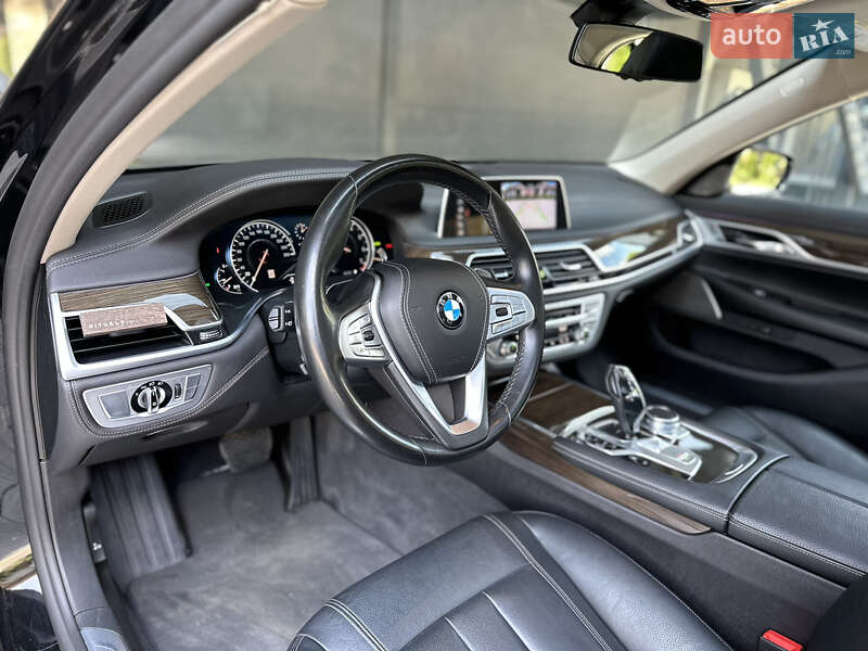 Седан BMW 7 Series 2018 в Львове