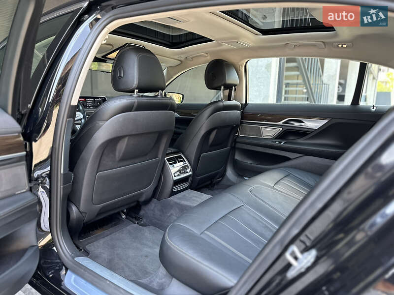 Седан BMW 7 Series 2018 в Львове