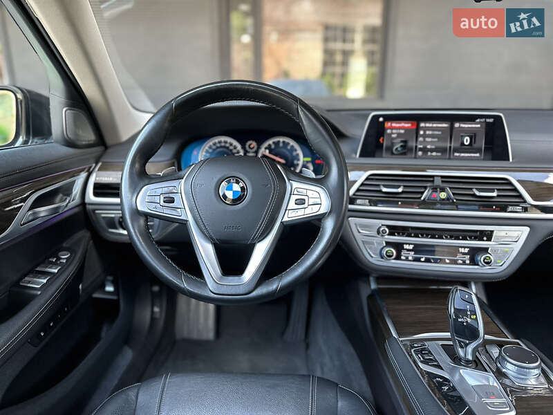 Седан BMW 7 Series 2018 в Львове