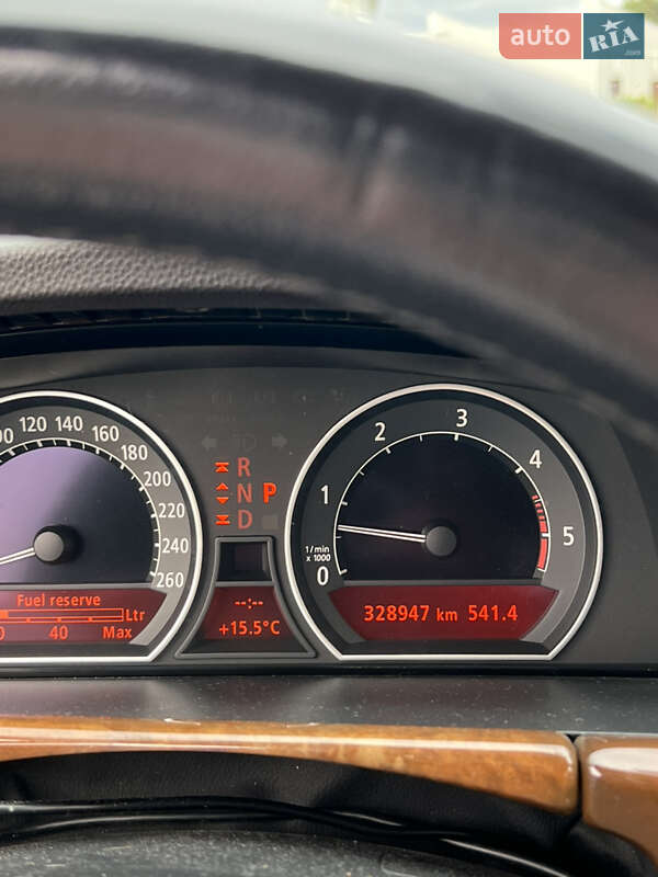 Седан BMW 7 Series 2004 в Самборі