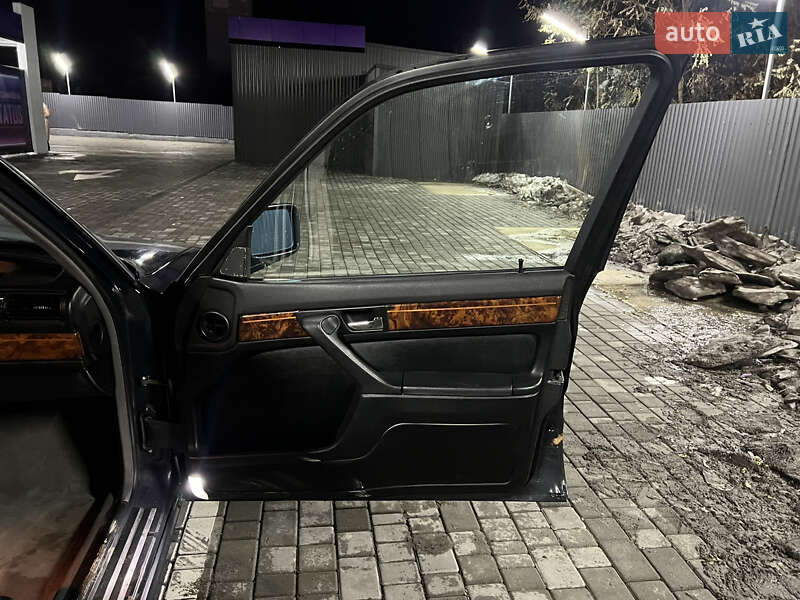 Седан BMW 7 Series 1990 в Рівному