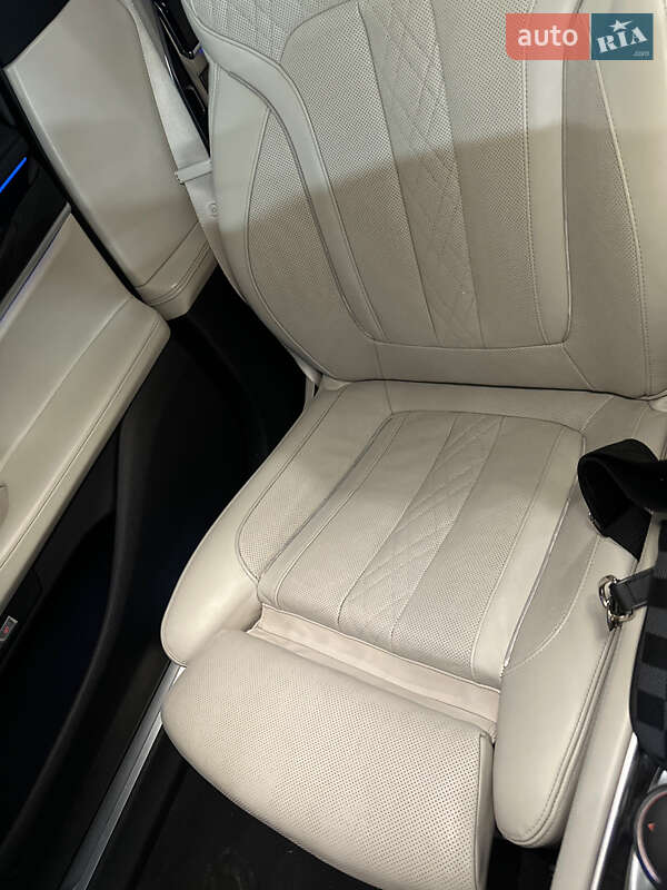Седан BMW 7 Series 2015 в Ужгороде
