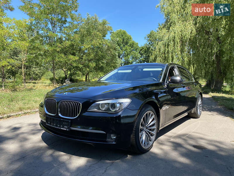 Седан BMW 7 Series 2011 в Ровно