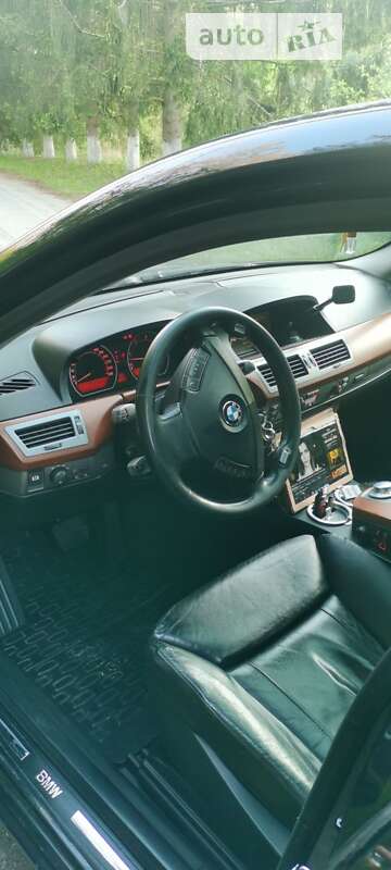 Седан BMW 7 Series 2004 в Романіву