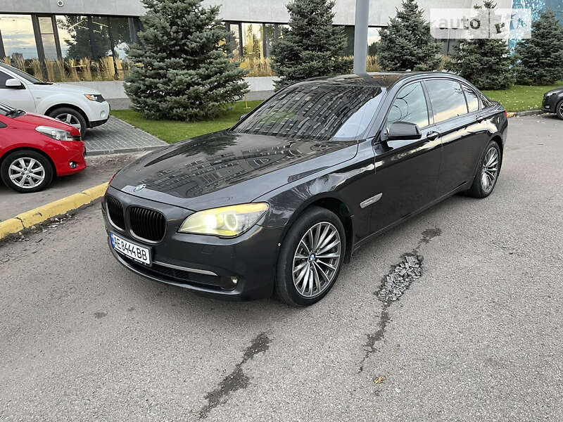 Седан BMW 7 Series 2010 в 