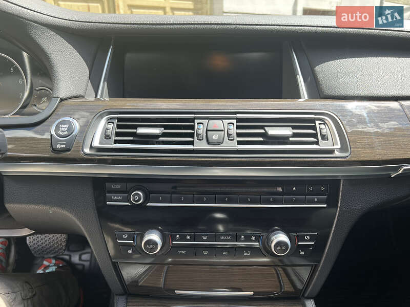 Седан BMW 7 Series 2015 в Чернівцях