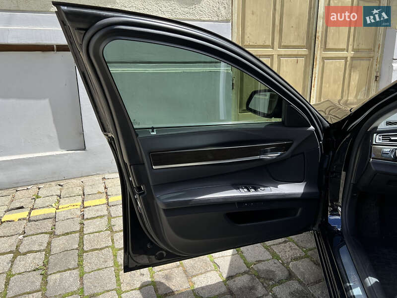 Седан BMW 7 Series 2015 в Чернівцях