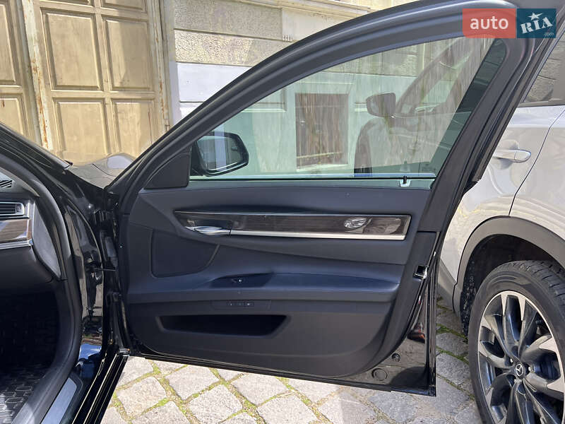 Седан BMW 7 Series 2015 в Чернівцях