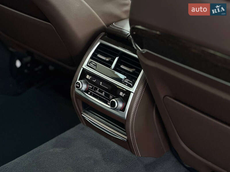 Седан BMW 7 Series 2020 в Черновцах
