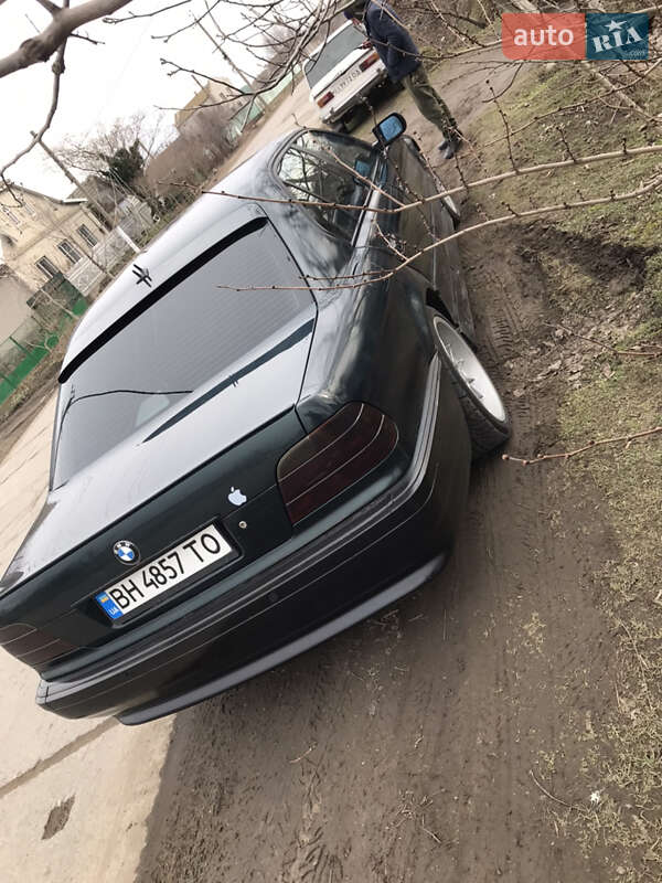 Седан BMW 7 Series 1999 в Килии