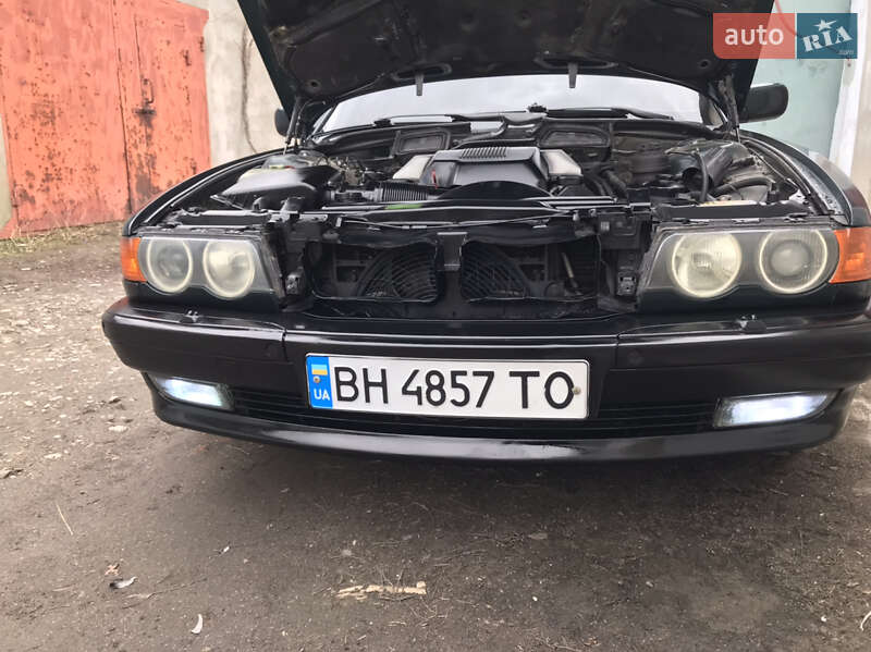 Седан BMW 7 Series 1999 в Килии