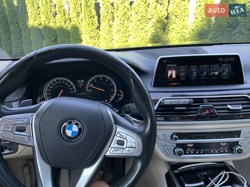 Седан BMW 7 Series 2015 в Кицмани