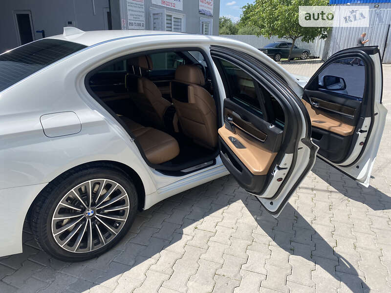 Седан BMW 7 Series 2011 в Черновцах