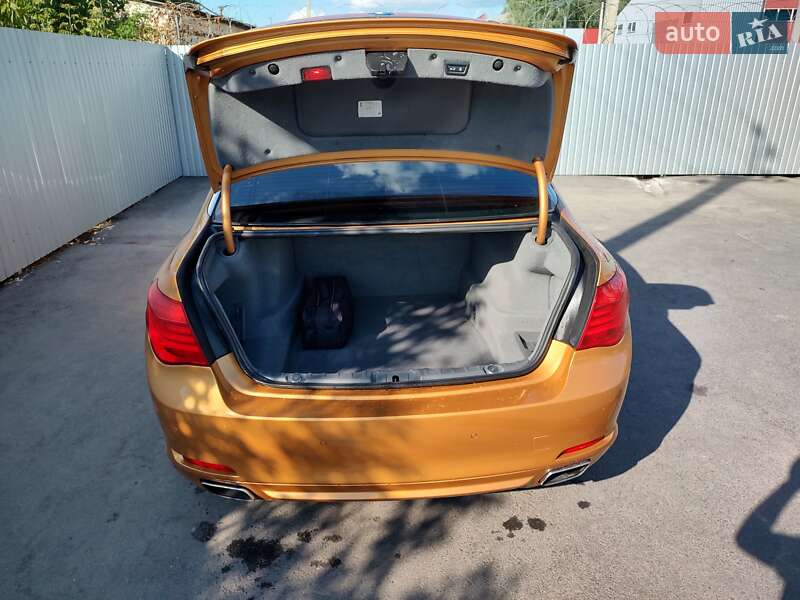 Седан BMW 7 Series 2011 в Богуславі