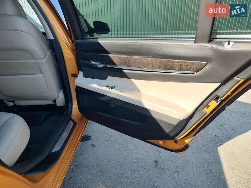 Седан BMW 7 Series 2011 в Богуславі