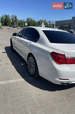 Седан BMW 7 Series 2011 в 