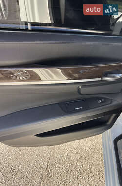 Седан BMW 7 Series 2011 в 