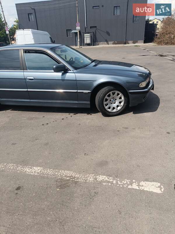 Седан BMW 7 Series 2000 в Чернівцях