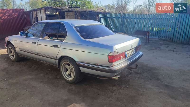 Седан BMW 7 Series 1990 в Ружині