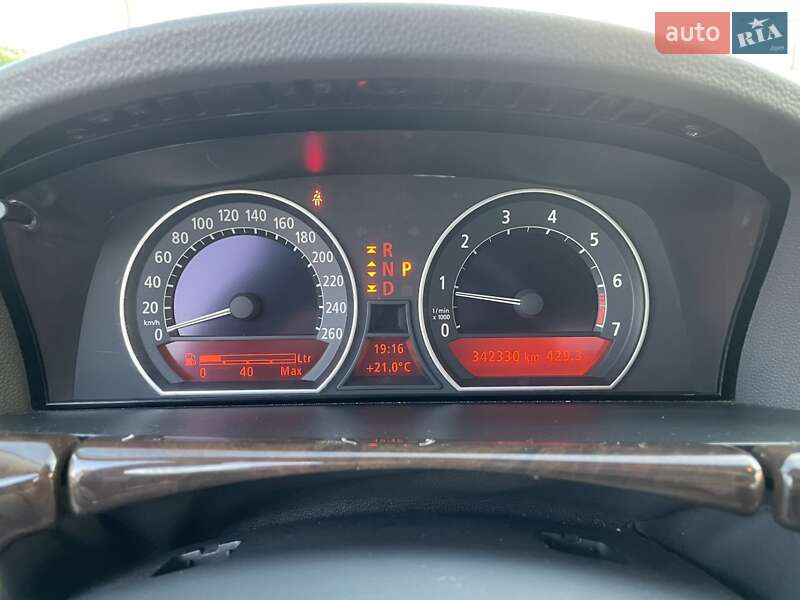 Седан BMW 7 Series 2001 в Львові