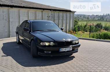 Седан BMW 7 Series 2001 в Шумске