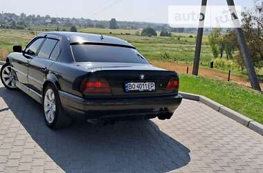 Седан BMW 7 Series 2001 в Шумске