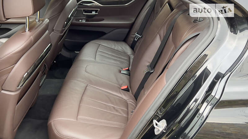 Седан BMW 7 Series 2016 в Львове