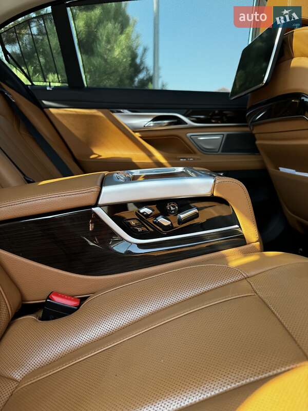 Седан BMW 7 Series 2015 в Києві фото 16 Седан BMW 7 Series 2015 в Києві