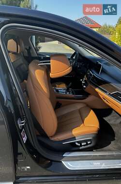 Седан BMW 7 Series 2015 в 