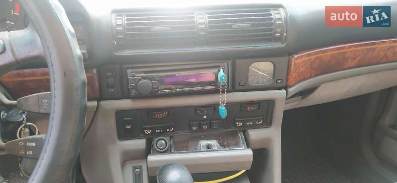 Седан BMW 7 Series 1989 в Фастові