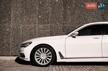 Седан BMW 7 Series 2016 в 
