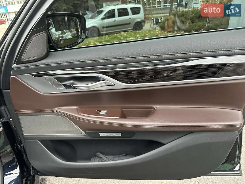 Седан BMW 7 Series 2017 в Виннице